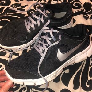 Nike running shoes 7.5